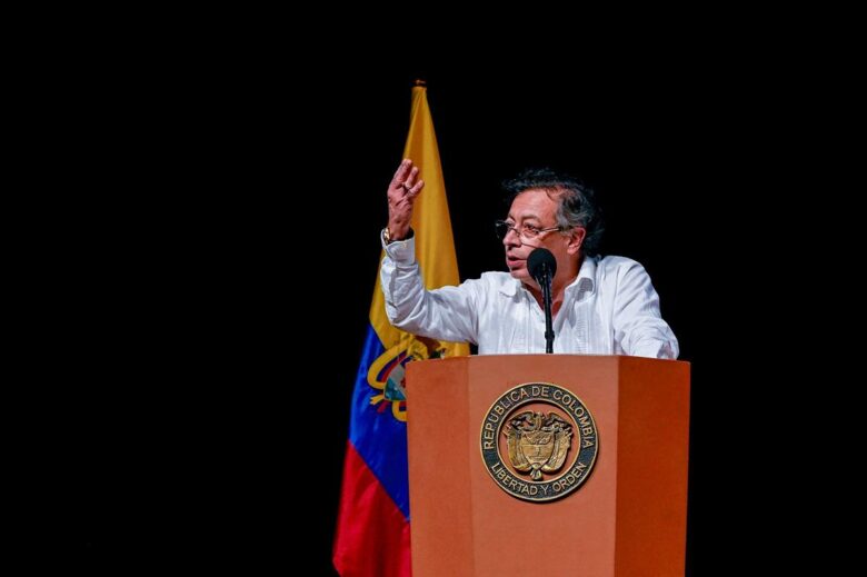 informa Gustavo Petro que Estados Unidos le quitó su visa