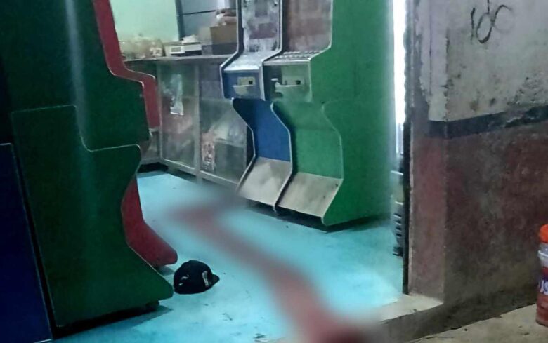 Joven es asesinado en local de máquinas tragamonedas, en Apatzingán