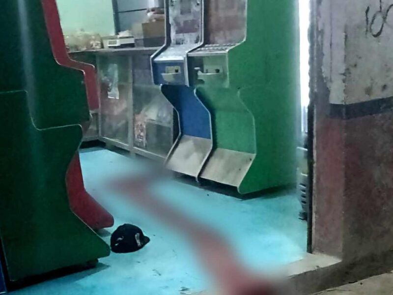 Joven es asesinado en local de máquinas tragamonedas, en Apatzingán