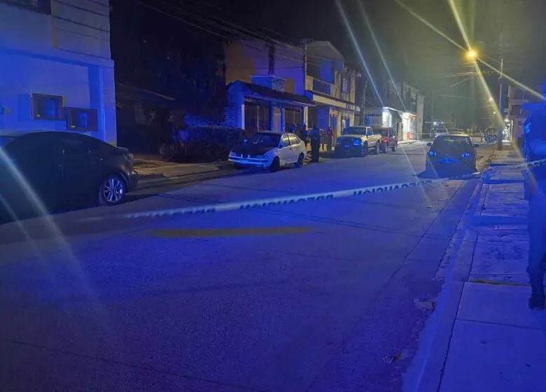 Joven es baleado durante violento robo, en Jacona