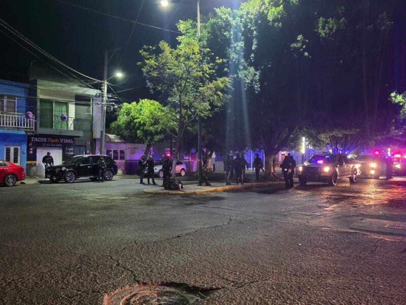Joven es baleado frente a escuela primaria de Zamora