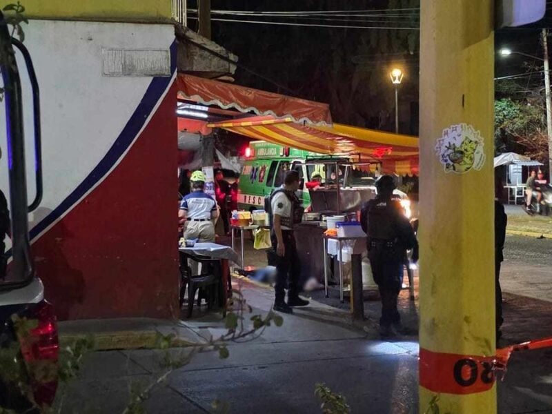 Joven taquero es asesinado a tiros mientras atendía su negocio, en Zamora