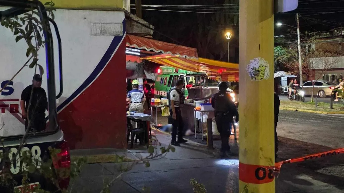 Joven taquero es asesinado a tiros mientras atendía su negocio, en Zamora