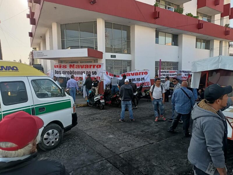 Jueves de caos en Morelia; normalistas y transportistas bloquean vialidades