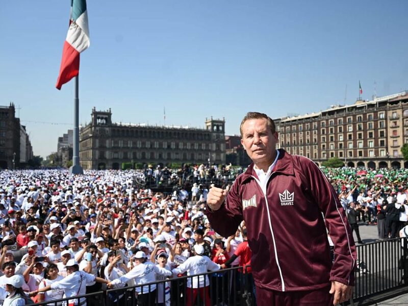 Julio César Chávez, el gran maestro de la ‘Clase Nacional de Boxeo’ en el Zócalo capitalino