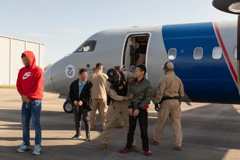 Más de 5 mil migrantes extranjeros llegaron a México deportados de EU en 100 días de Trump