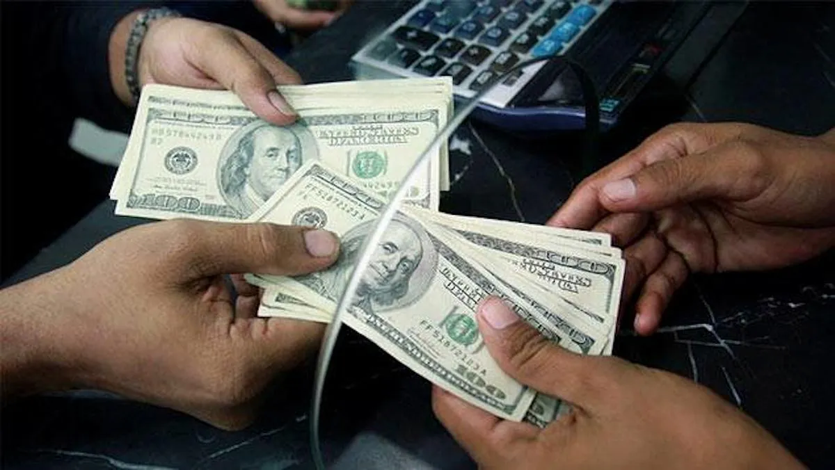 Mercados financieros globales aceleran pérdidas; peso cotiza en 20.78 por dólar