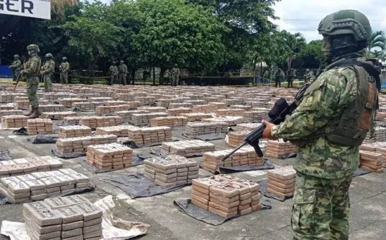 Mexicano junto a otros 23 detenidos en Ecuador con casi 3 mil kilogramos de cocaína