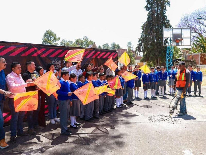 "Mónica Valdez Impulsa Futuro de Zacapu: Inicia Reconstrucción de Cancha en Escuela Primaria Benito Juárez" 1