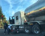 Motociclista se salva de ser arrollado por tractocamión en la colonia Industrial de Morelia
