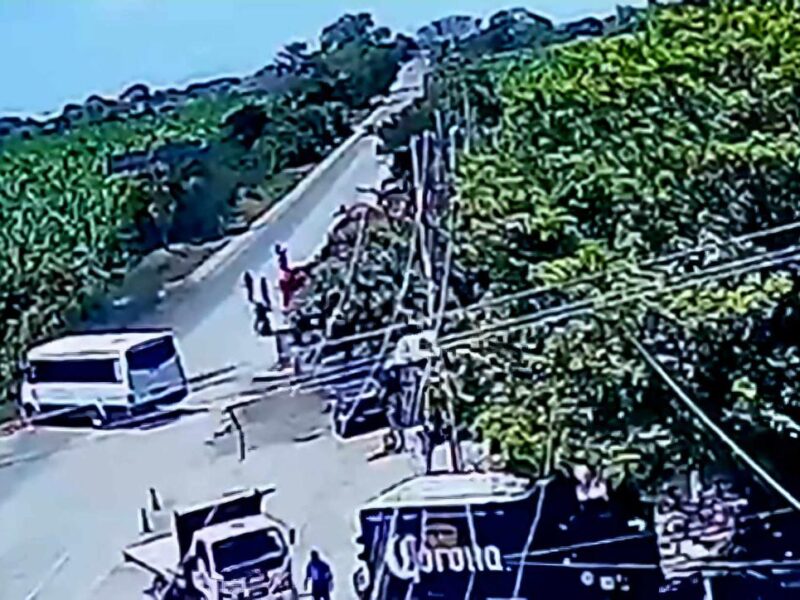 motociclistas intentan incendiar camión: cohauyana