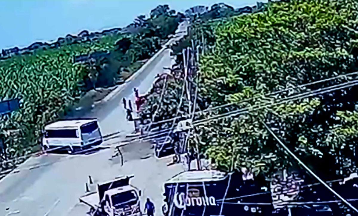motociclistas intentan incendiar camión: cohauyana