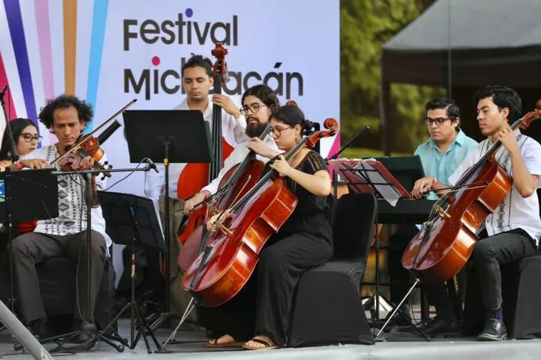 Músicos en el Festival Michoacán de Origen