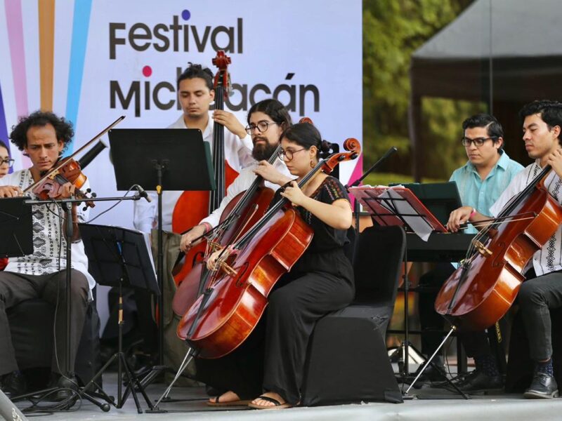 Músicos en el Festival Michoacán de Origen