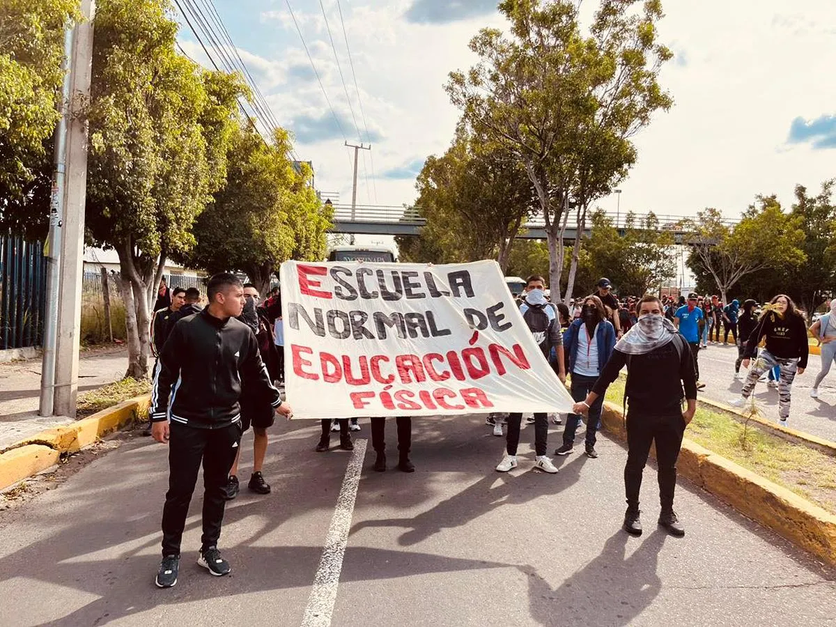 Normalistas de la ENEF exigen modificar convocatoria de ingreso