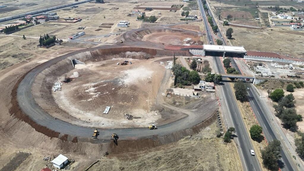 El segundo anillo periférico de Morelia conectará las salidas a Pátzcuaro y Quiroga, mejorando la movilidad en la ciudad.
