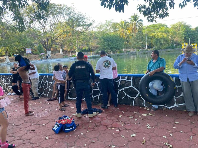 Paramédicos salvan a adolescente de morir ahogado en Parácuaro