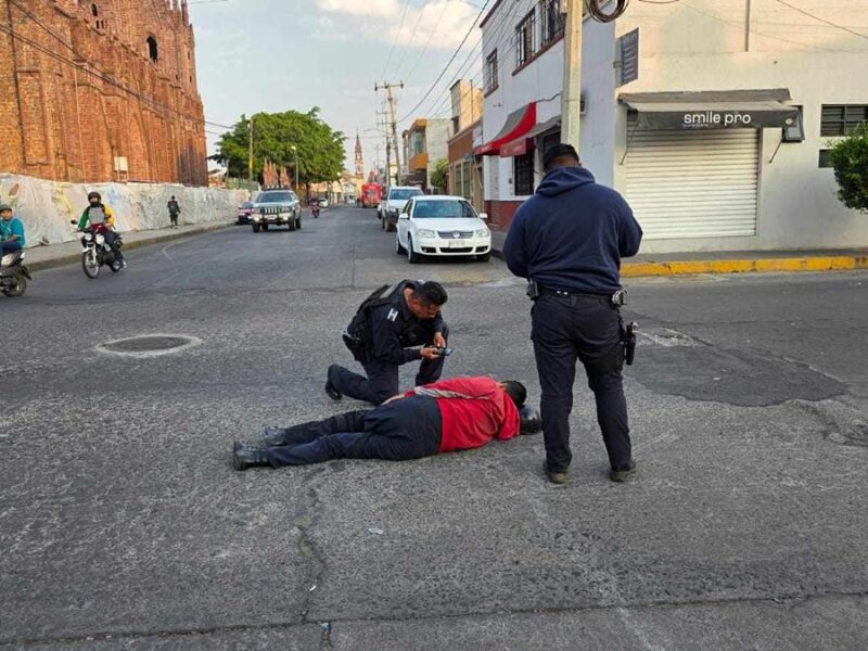 Policía herido al accidentarse en su motocicleta