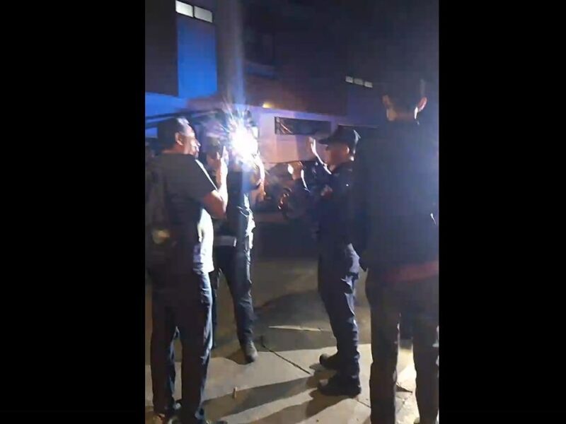 Policía municipal de Uruapan impide labor periodística durante cobertura