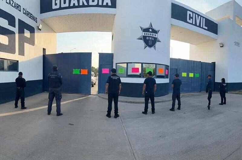policías de Guardia Civil realizan protesta en distintos puntos de Michoacán