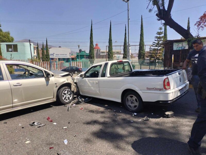 Reportan carambola vehicular en la avenida Madero Poniente de Morelia; hay 1 herido