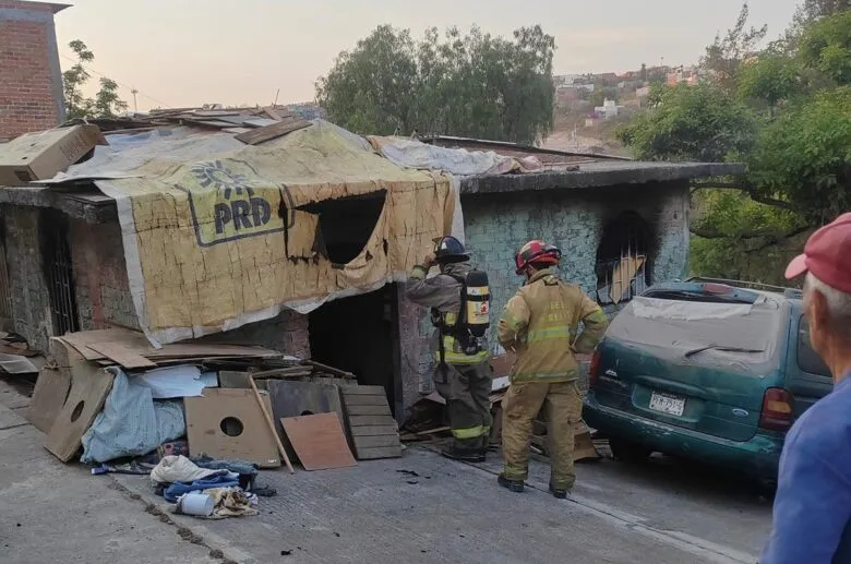 Reportan incendio de domicilio en la colonia Carlos Rivas Larrauri, en Morelia