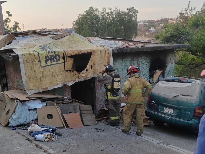 Reportan incendio de domicilio en la colonia Carlos Rivas Larrauri, en Morelia