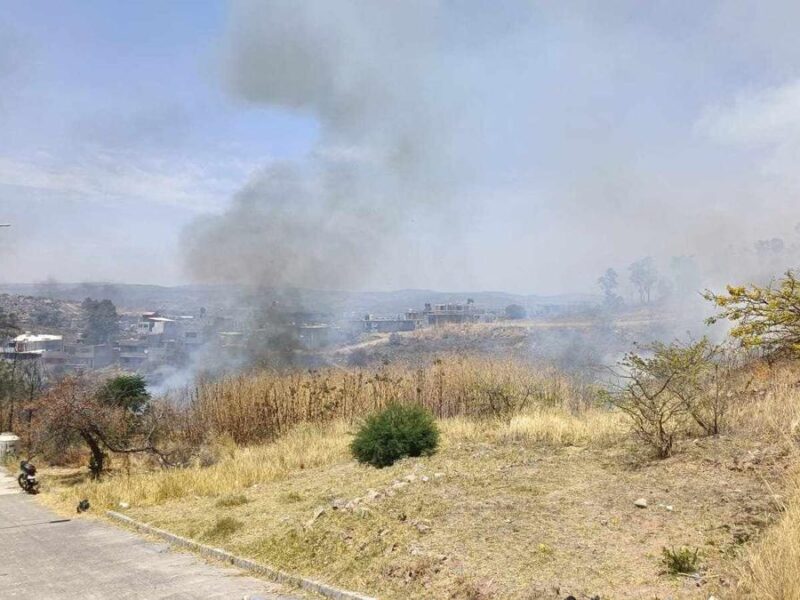 Reportan incendio de pastizal cercano a Villas Oriente, Morelia