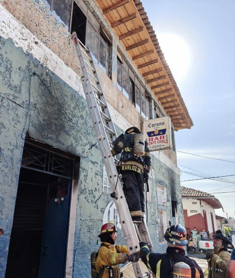 Reportan incendio en el “Bar Montecarlo” de Uruapan