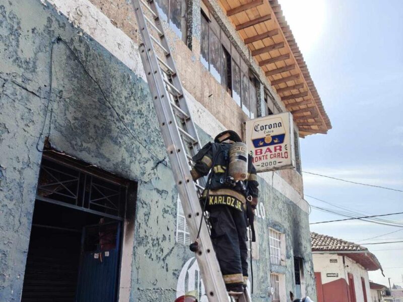 Reportan incendio en el “Bar Montecarlo” de Uruapan