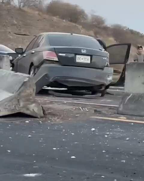 Reportan volcadura en la Apatzingán – Cuatro Caminos; accidente sin heridos