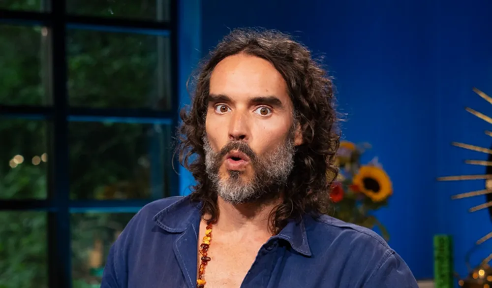 Russell Brand, acusado de violación y agresión sexual en el Reino Unido