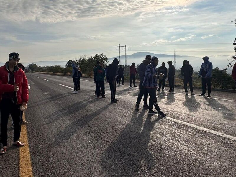 Se deslindan normalistas de “Tiri” de retención e incendio de tráiler-1