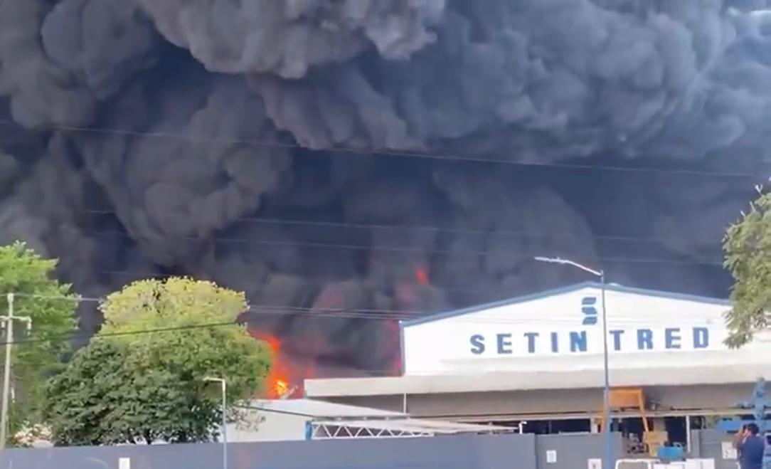 Se registra fuerte incendio cerca de una gasera en Villahermosa, Tabasco