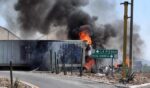 Se registran bloqueos simultáneos y quema de vehículos en distintas carreteras de Michoacán y Jalisco; sería reacción tras operativo de Fuerzas Federales