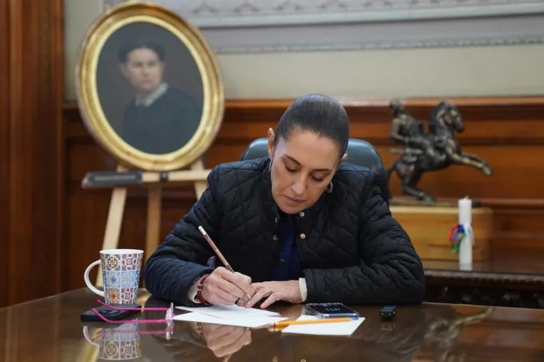 Sheinbaum presenta iniciativa contra propaganda extranjera
