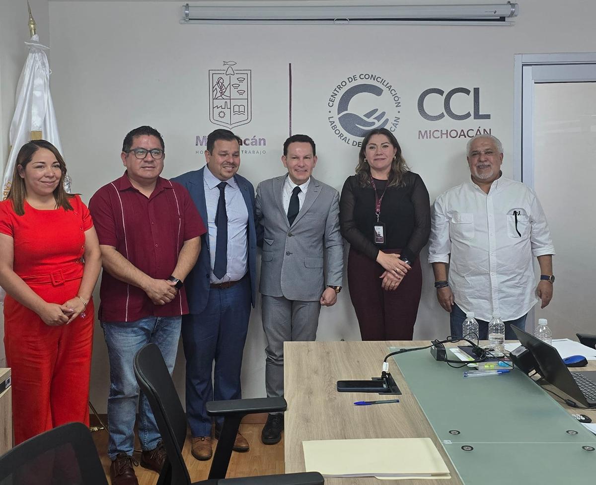 SUEUM doblegado ante la UMSNH”; con amplia sonrisa Eduardo Tena acepta revisión contractual 1