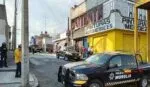 Sujetos le prenden fuego a camioneta en la Primo Tapia, al oriente de Morelia