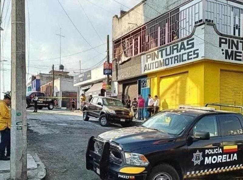 Sujetos le prenden fuego a camioneta en la Primo Tapia, al oriente de Morelia