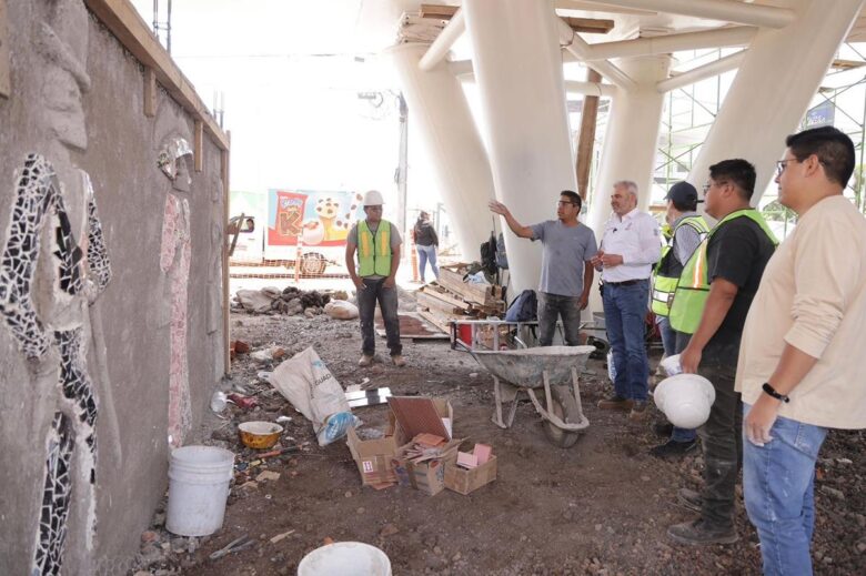 Supervisa Bedolla últimos detalles del paso superior Villas del Pedregal