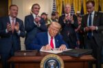 Trump alivia aranceles a fabricantes de autos en EEUU