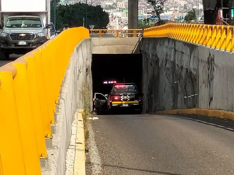 vehículo arde en túnel del Distribuidor Vial Salida a Salamanca