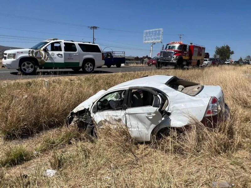 Volcadura vehicular deja 5 heridos en la Morelia-Pátzcuaro