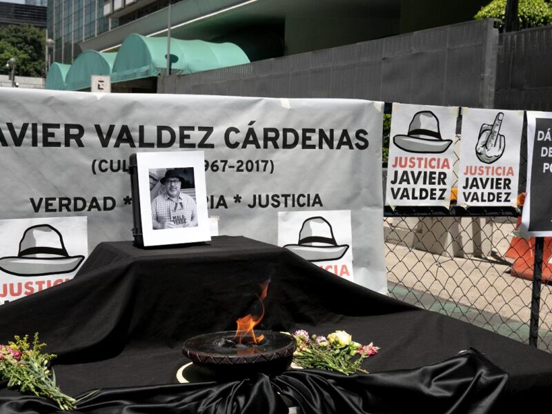A ocho años asesinato de Javier Valdez sigue impune; exigen extradición del "mini lic"