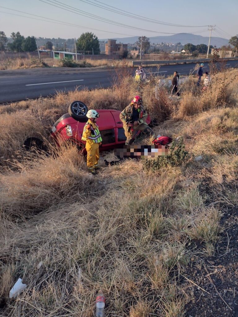 accidente de volcadura se registra en la Morelia-Pátzcuaro; hay un herido
