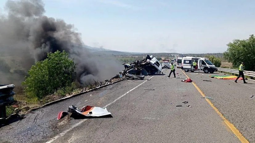 accidente en la Cuacnopalan-Oaxaca Explota vehículo; hay víctimas