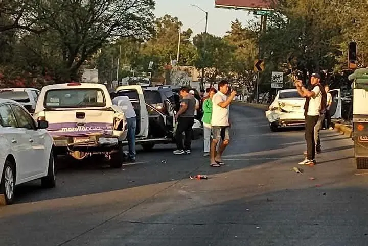 Accidente vehicular en Morelia: 7 vehículos involucrados en carambola 1