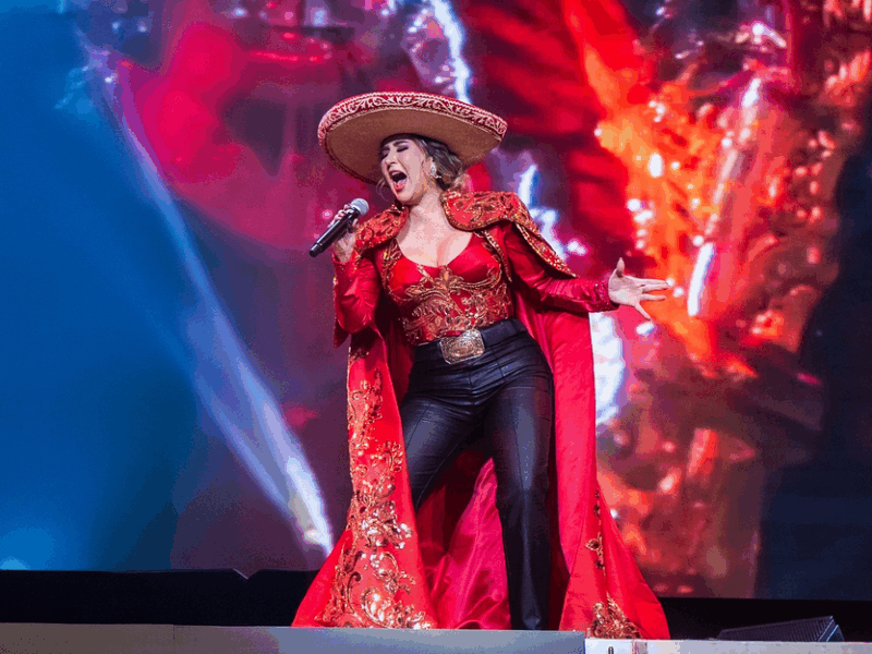 Alicia Villarreal revela que el colapso del escenario cayó sobre su camerino