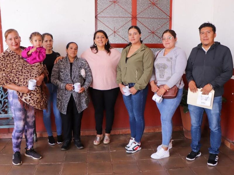 Alma Mireya González escucha y atiende de cerca a la ciudadanía