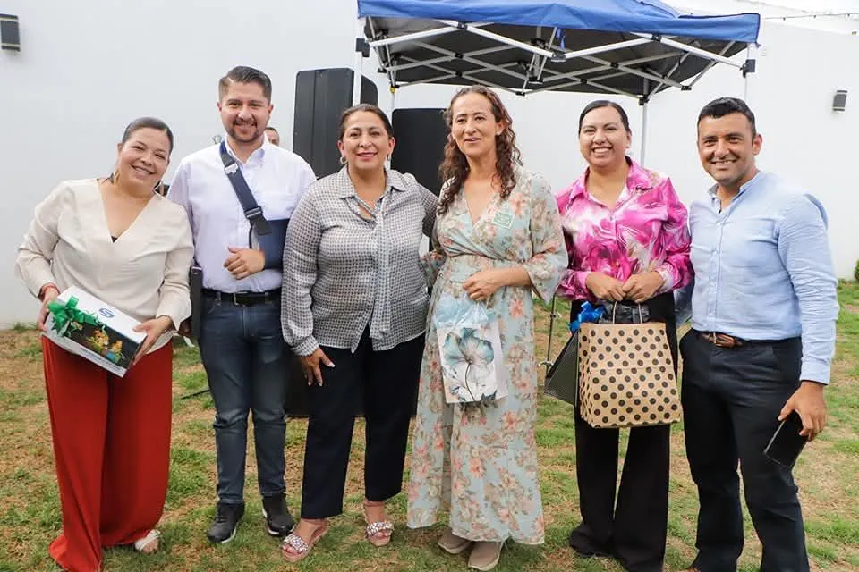 Alma Mireya González rinde homenaje a maestras y maestros de Quiroga por su vocación y compromiso-1